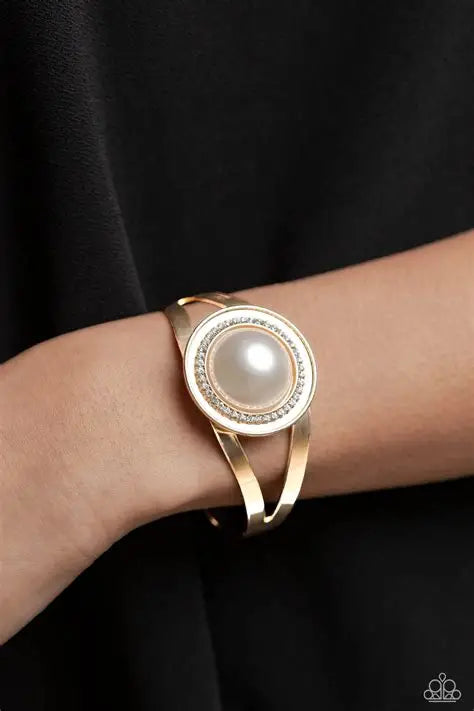 Put on the Glitz - Gold Bracelet